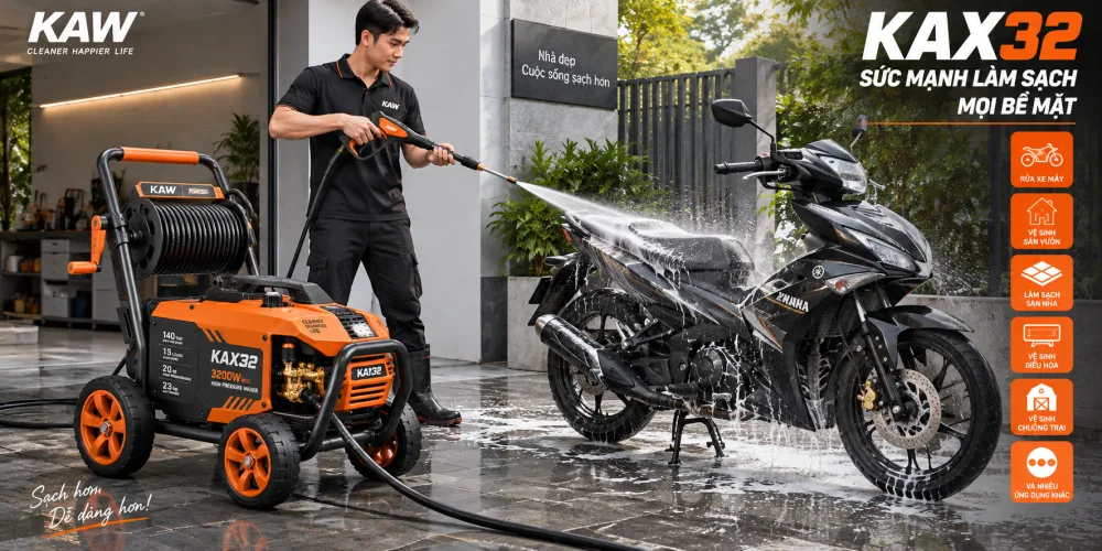 Rửa xe máy bằng máy rửa xe cao áp KAW KAX32.