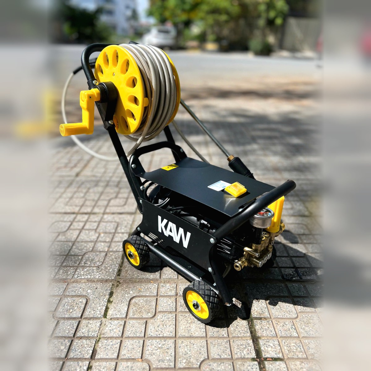 Máy rửa xe cao áp KAW K-335A 3000W - cuộn ống quay tay, khung thép, 4 bánh xe.